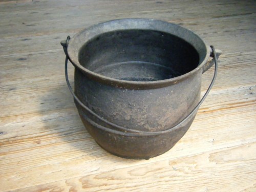 Small Iron Hanging Pot